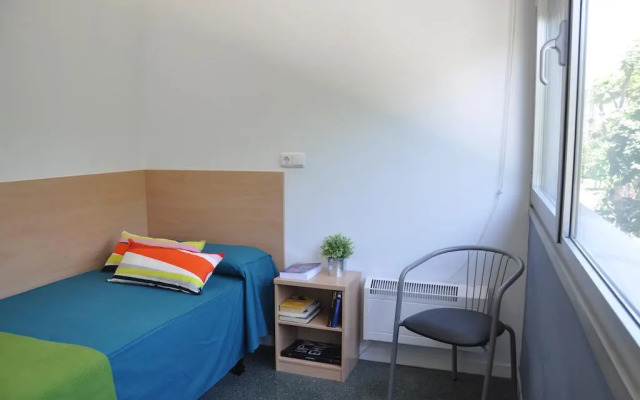 Residencia Universitaria Resa Tomás Alfaro Fournier - Centro Adscrito a REAJ - Campus Accomodation