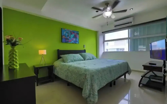 Spacious Condo with Gym & Pool Cancun