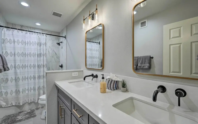 Luxe Desert Home w/ Heated Pool: 3 Mi to Kierland!
