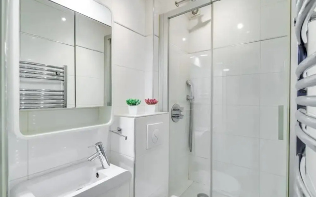 Beautiful Renovated Flat Near Eiffel Tower