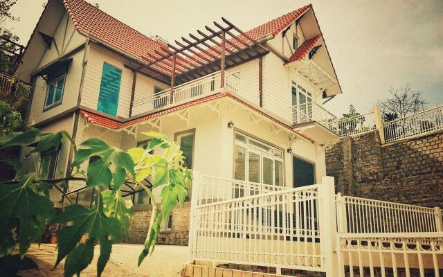 Отель LeuLeu Mountain View Villa & Camping Далат вид на фасад