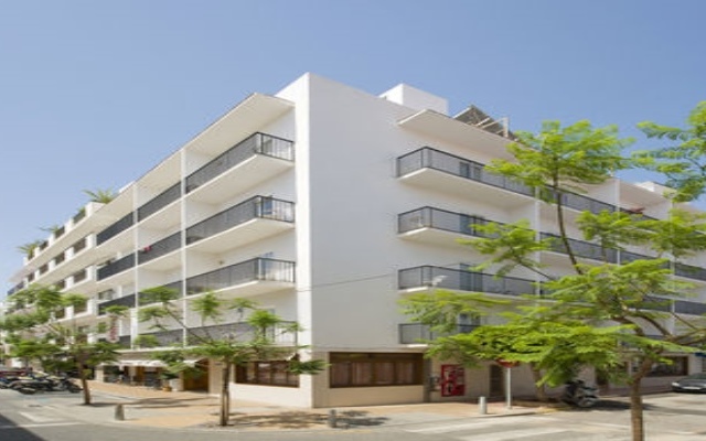 Отель Hostal Mallorca Испания, Сан-Антони-де-Портмань - отзывы, цены и фото номеров - забронировать отель Hostal Mallorca онлайн вид на фасад