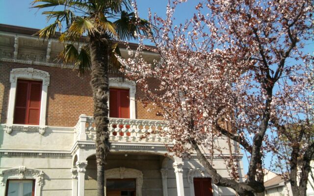Отель Villa Marietta Чивитанова-Марке вид на фасад