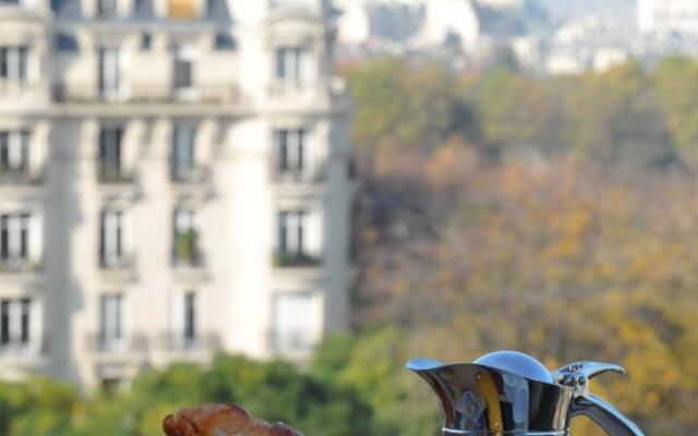 Отель Hôtel Du Lion вид на фасад