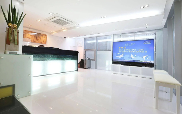 Lookhome Guesthouse (female only)