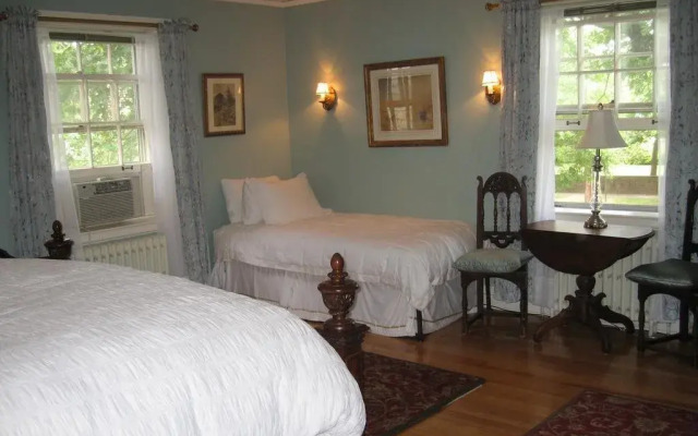 Farnam Guest House