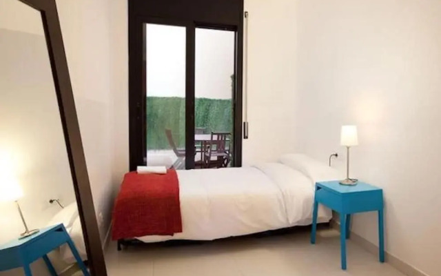 Spacious Apartment for Families Near Park Guell