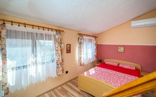 Stunning Home in Maslenica - Jasenice With 5 Bedrooms and Wifi
