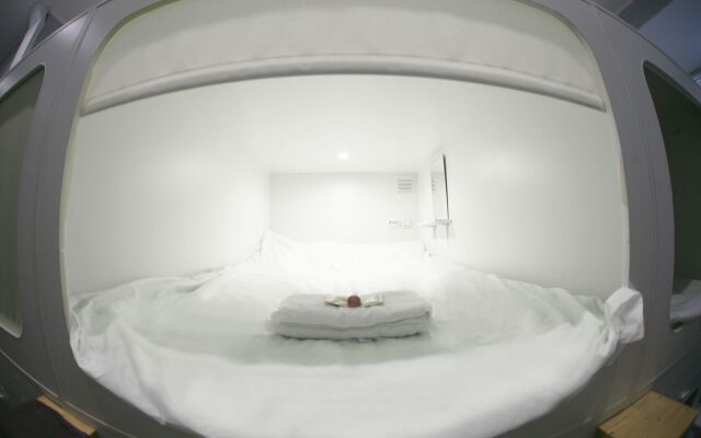 Cube Capsule Hostel комната для гостей