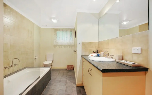 Alpine Vista - Short walk to town centre