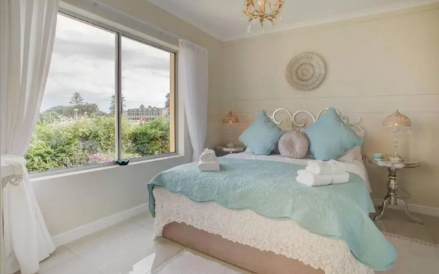 L`Azur : Elegant Apartment with Sea View