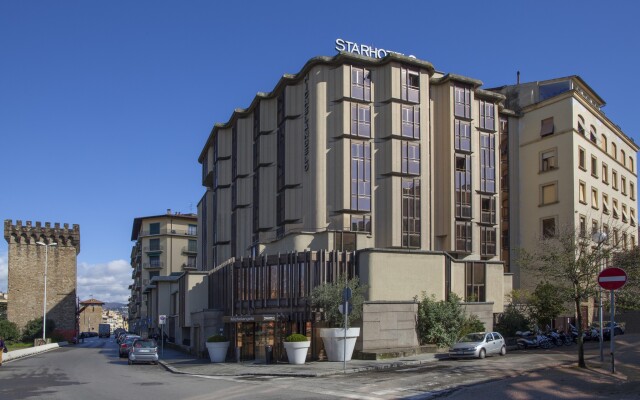 Отель Starhotels Michelangelo вид на фасад