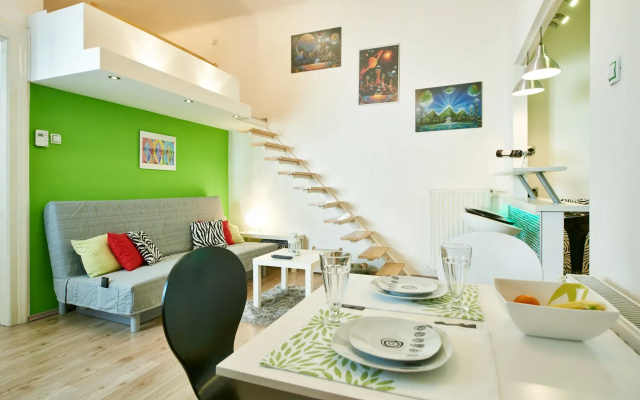 Apartment Green Wall