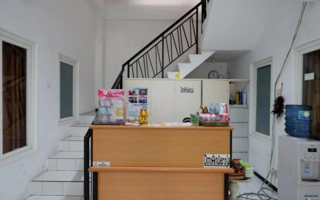 RedDoorz near Plaza Simpang Lima