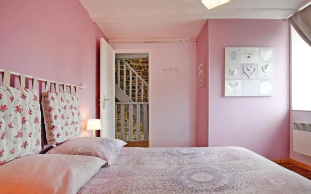 Holiday home on a Norman property, semi-detached, Bacilly