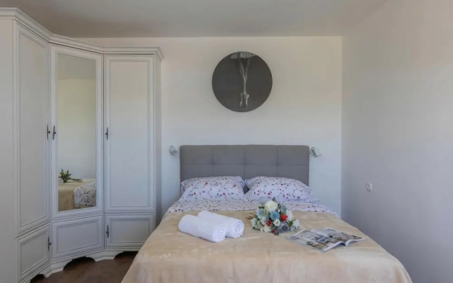 Seafront Apartment Sanja