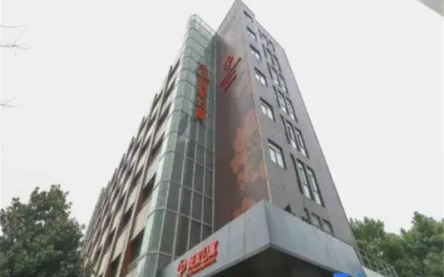 CJIA Apartment (Shanghai Caohejing Caobao Road Metro Station)