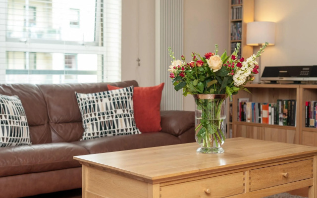 The Holyrood Road Residence - Rsa 120172