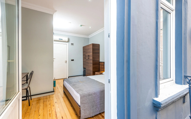 Aram Kerasi Rooms