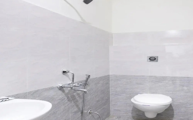 Hotel Cherry Wood by OYO Rooms