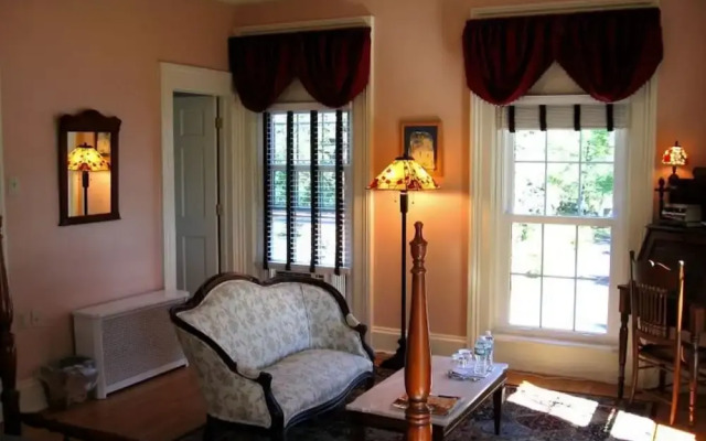 Mariaville Lake Bed and Breakfast