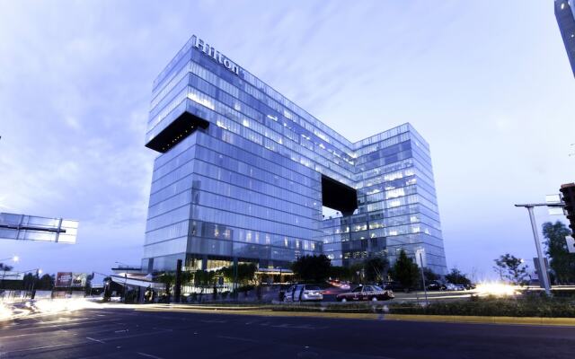 Отель Hilton Mexico City Santa Fe Мексика, Мехико - отзывы, цены и фото номеров - забронировать отель Hilton Mexico City Santa Fe онлайн вид на фасад