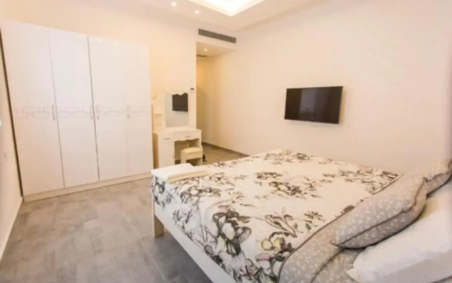Luxurious King Suite Two Bedroom Space Available