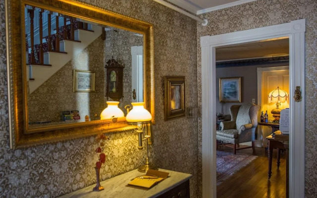 Holidae House Bed & Breakfast
