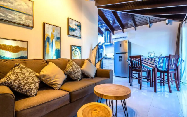 Apartment With Charming Patio+ BBQ Near Beach! Free Util's