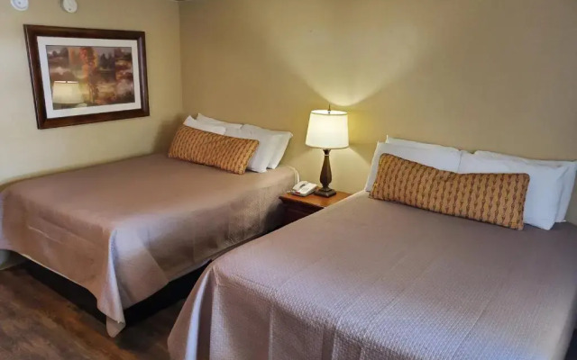 Colonial House Motel