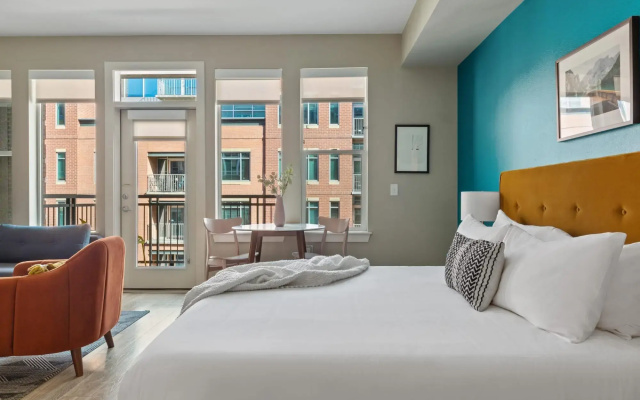 Denver | Beautiful 1BD/1BA Riverfront Apartment