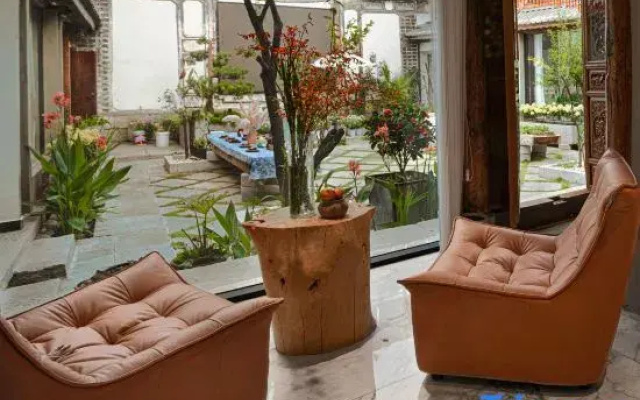 Manyun Ting Bai Ethnic Centennial Courtyard Designer Meisu