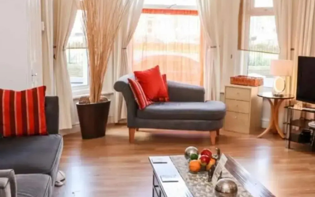 1 Bed Studio Sleeps 4 - Seaside, Dog Friendly
