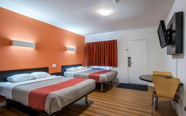 Motel 6 Sudbury, ON