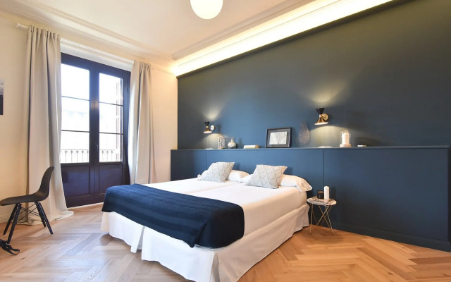 Palau in Barcelona with 2 bedrooms and 2 bathrooms