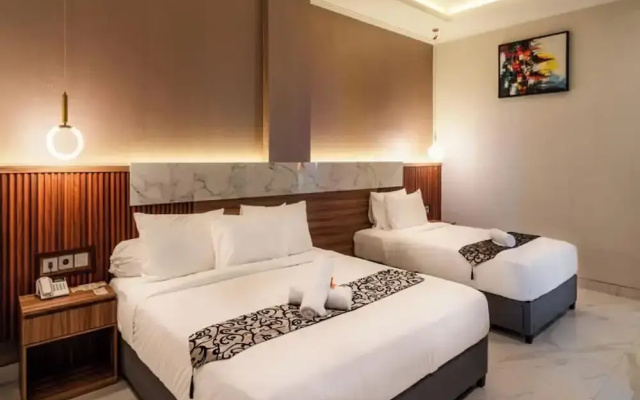 Ayers Hotel