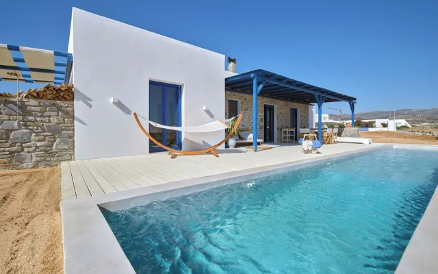 2 Bed Villa - Sleeps 6 - Pets - Pool - Parking