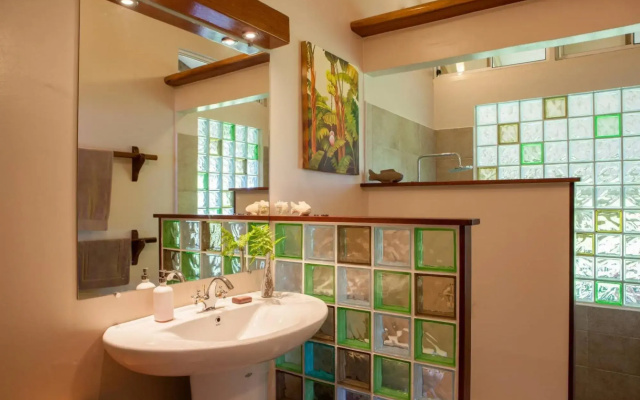 TAHAA - Private Beach Villa