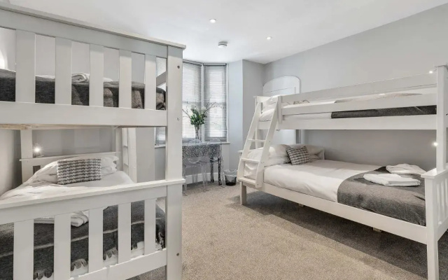 Central Pier Place | Large Group House | 20 metres from the Pier and beach