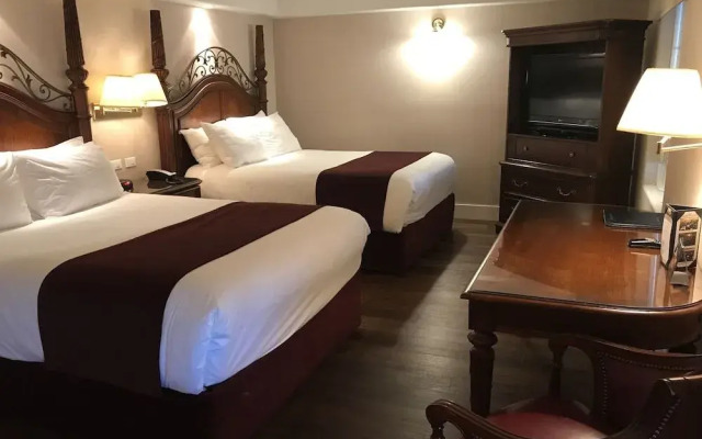 Chateau Louis Hotel & Conference Centre