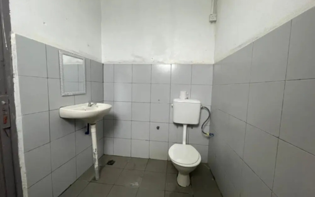 Anique Hoemstay by Oyo Rooms