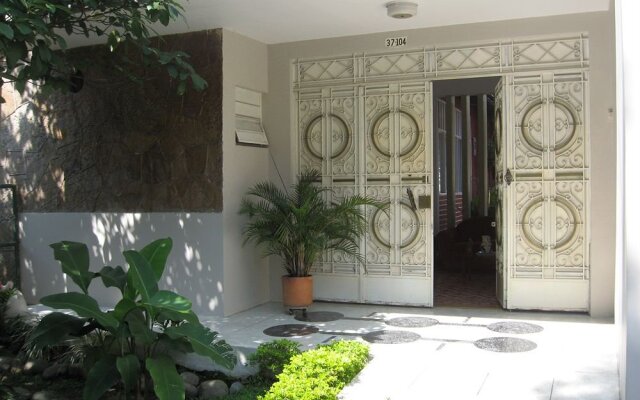 Отель Hostal La Colina Колумбия, Кали - отзывы, цены и фото номеров - забронировать отель Hostal La Colina онлайн вид на фасад