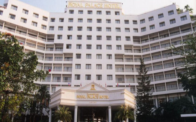 Royal Palace Hotel вид на фасад