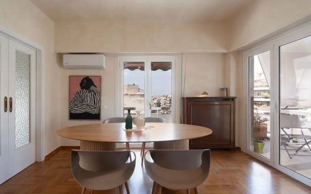 LIV - Artistic Rooftop Apartment in Pagrati