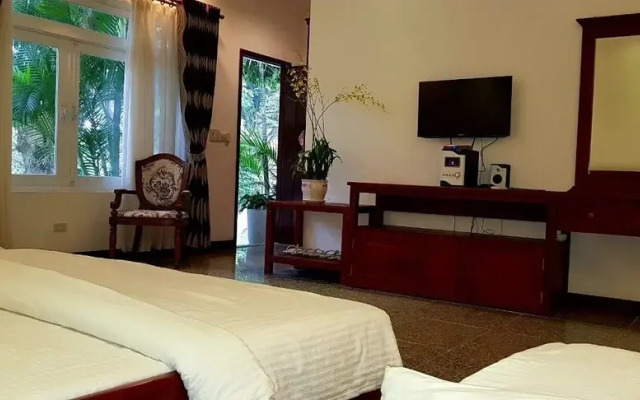 Núi Cấm Resort