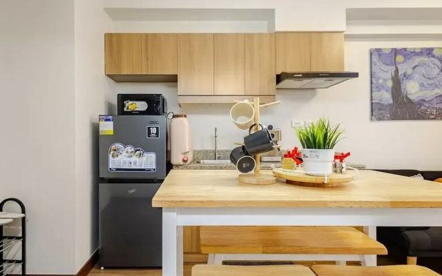 Stylish Condo - Cozy Urban Living