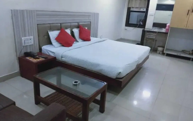 Hotel Lals Plaza