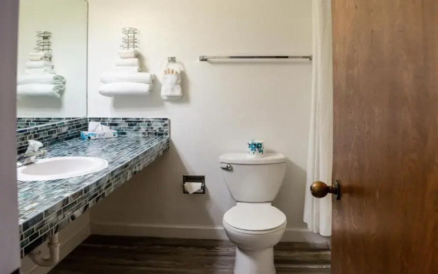 Riverwood Inn Hotel Premiere Double Queen Suite