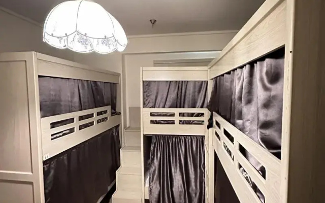 Bollywood Beach Hostel