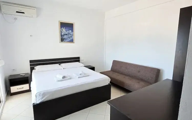 Azure Hotel Dhermi